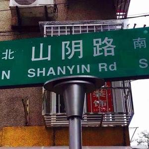 喜欢被多个男人咬奶头正常吗
