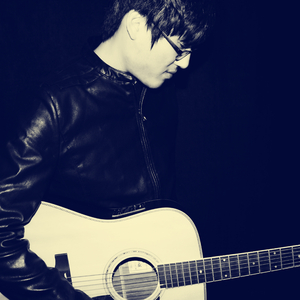 喜欢被多个男人咬奶头正常吗
